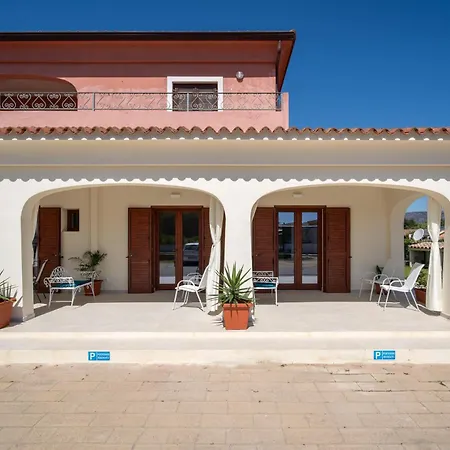 Ambra - & Pensión San Teodoro (Sardinia)
